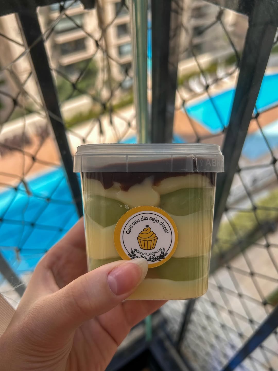 Bombom de uva no pote